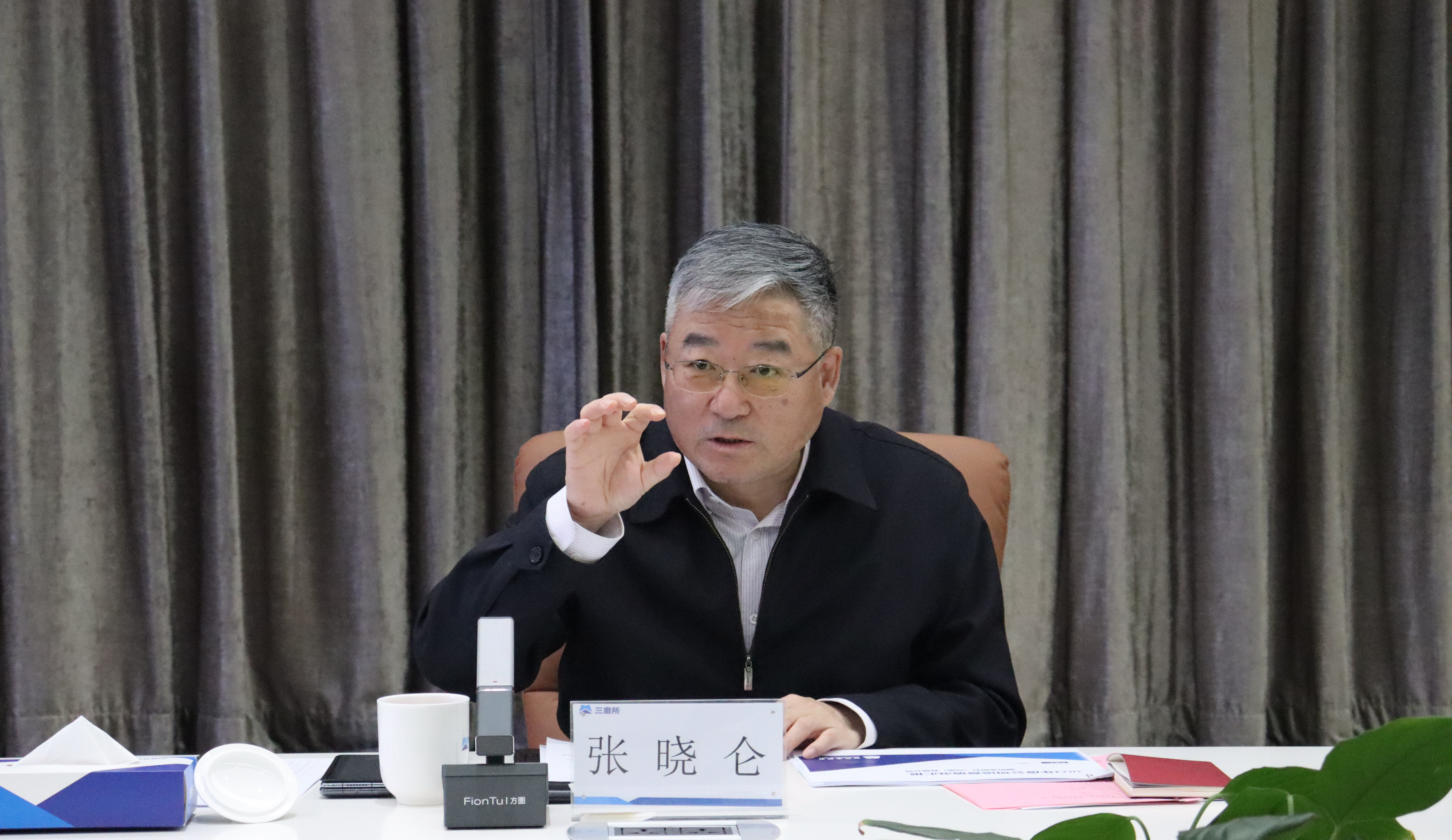 张晓仑照片2.png